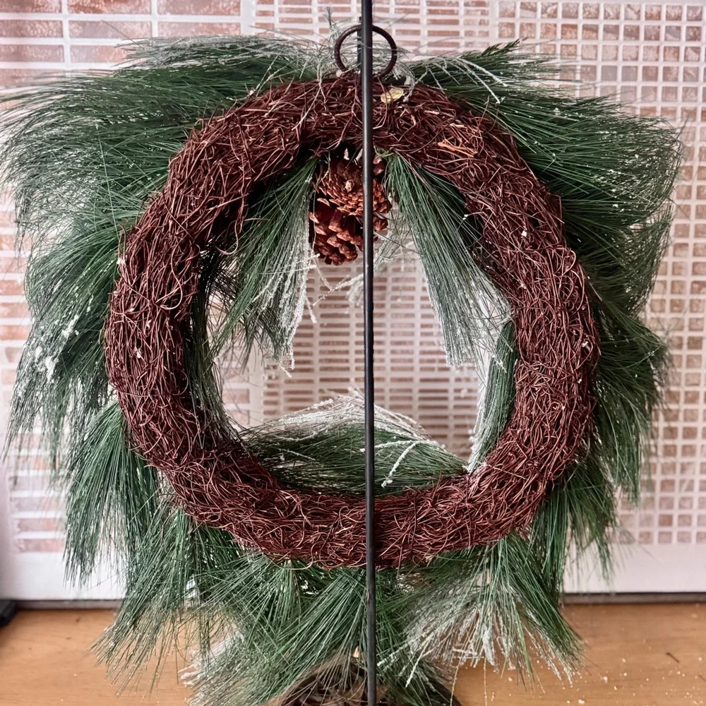 NWT Von Maur Elegant Frosted Pinecone Holiday Wreath